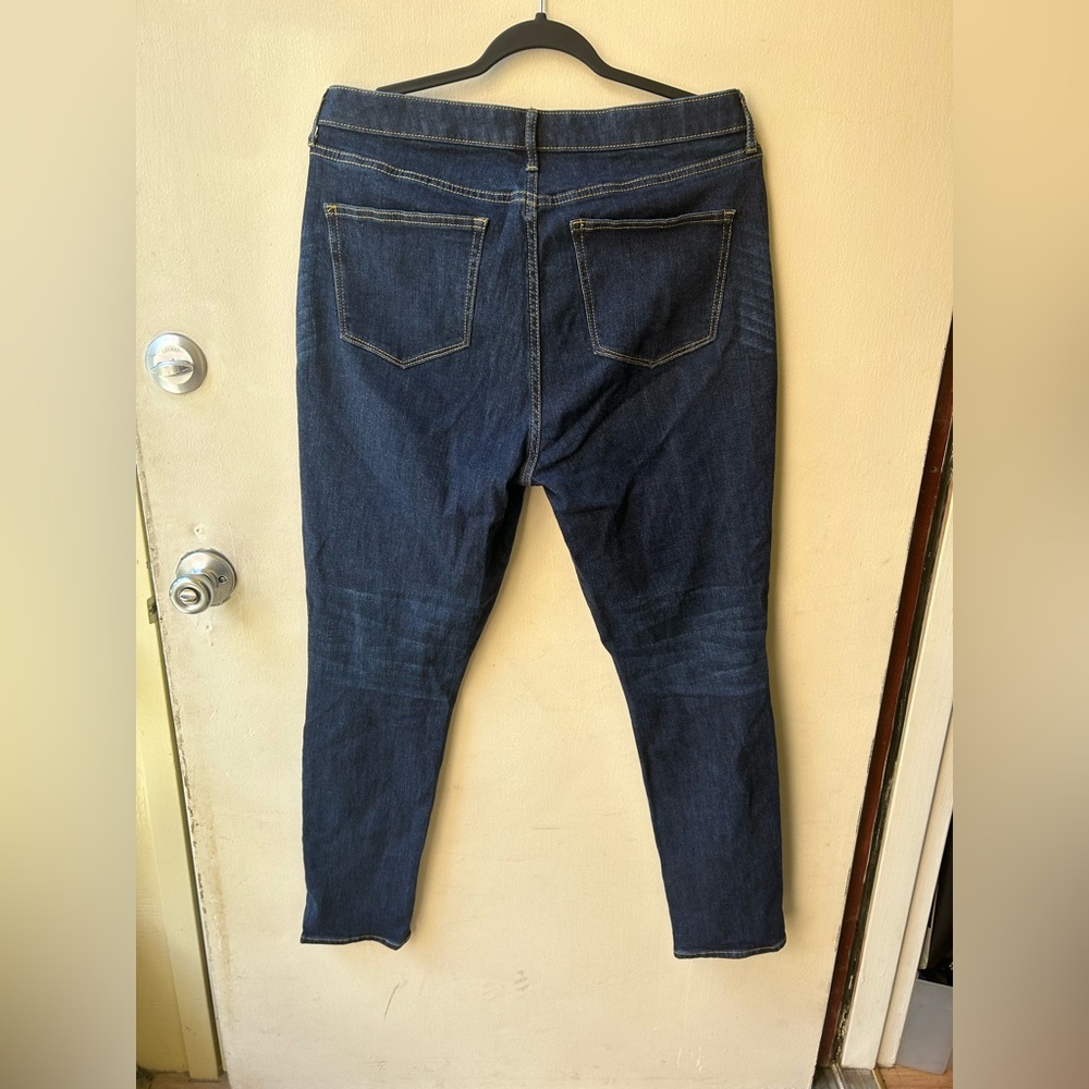 High Rise Skinny - Picture 2 of 3